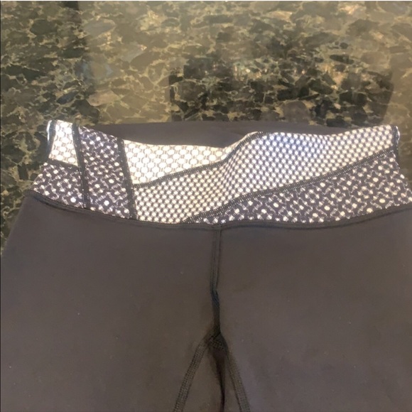 NWT lululemon legging - Size 6 - Picture 2 of 3